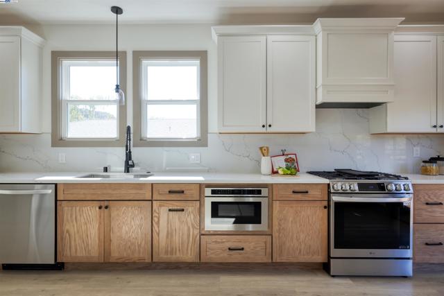 135 Morningside Drive, San Anselmo CA: https://media.crmls.org/mediaz/62d1f606-ceee-4114-9c66-49d4226e2ccd.jpg