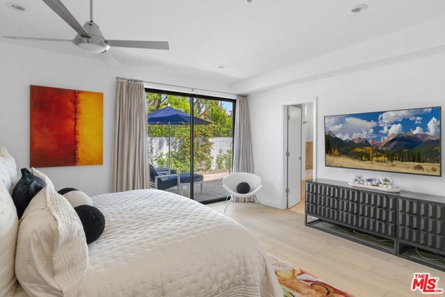 655 E Chuckwalla Road, Palm Springs CA: https://media.crmls.org/mediaz/62d207d4-54c0-4c7d-8a28-3cd16c506d94.jpg