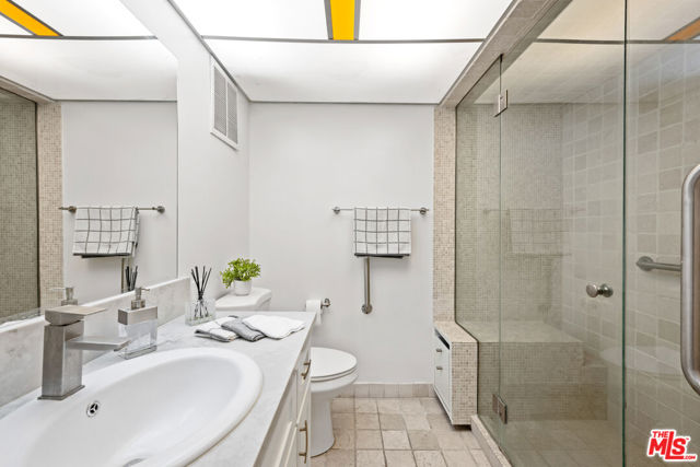 10535 Wilshire Boulevard, Los Angeles CA: https://media.crmls.org/mediaz/62d2b9cd-5710-4cc6-8557-3a1cd6742c19.jpg
