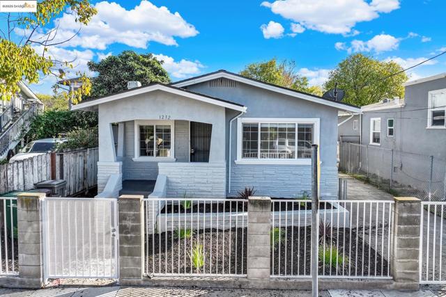 1232 78Th Ave, Oakland CA: https://media.crmls.org/mediaz/62d2e23e-7fb1-4315-8a12-33fc685d049b.jpg