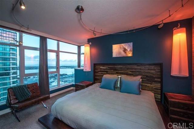 Main Suite w/ views & walk in closet