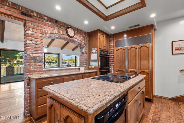 1275 Westwind Circle, Westlake Village CA: https://media.crmls.org/mediaz/62d34179-8ce6-43f3-a1a5-edb54847de32.jpg