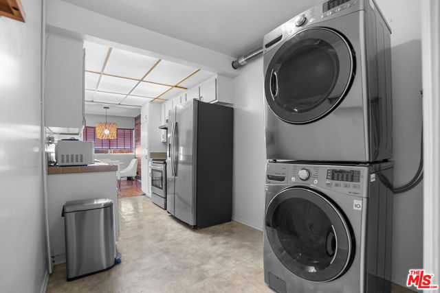 5950 Buckingham, Culver City CA: https://media.crmls.org/mediaz/62d36491-3ac2-4532-8e76-8fc162bcd73b.jpg
