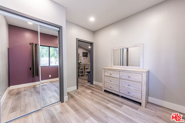 20055 Avenue Of The Oaks, Newhall CA: https://media.crmls.org/mediaz/62d381f2-432c-405d-b79d-5804f5514c0a.jpg