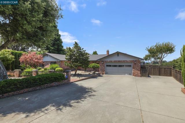 801 Laurel Ct, Rodeo CA: https://media.crmls.org/mediaz/62d451fb-f5b2-4519-810c-44d78d865b8f.jpg