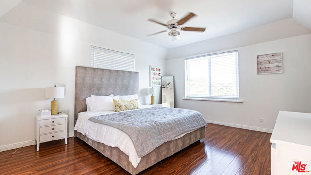 7449 Studio Road, Canoga Park CA: https://media.crmls.org/mediaz/62d45211-e4c4-4ad8-9159-449d0810bbf5.jpg