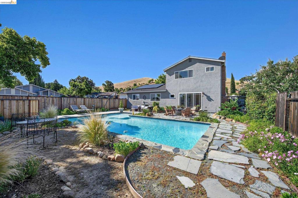 2458 Grimsby Dr