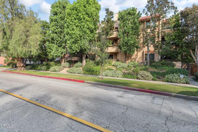 Detail Gallery Image 2 of 37 For 640 S Lake Ave #105,  Pasadena,  CA 91106 - 2 Beds | 2/1 Baths