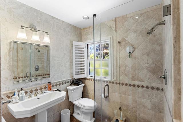 2181 Parkside Avenue, Hillsborough CA: https://media.crmls.org/mediaz/62d51208-3915-4a9d-84c9-0b81a0553624.jpg