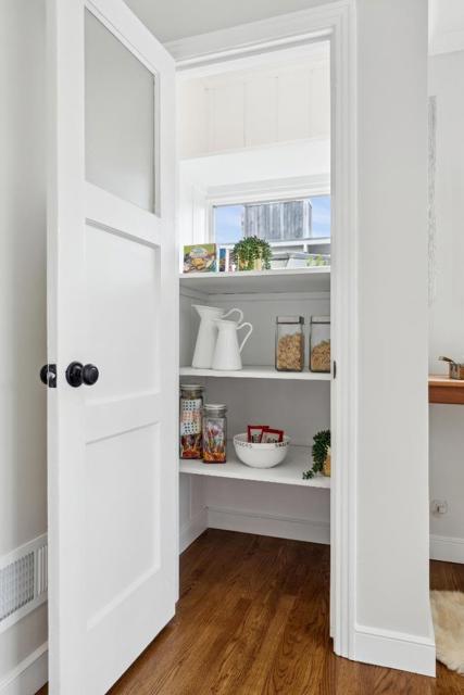 29 Baytree Way, San Mateo CA: https://media.crmls.org/mediaz/62d525e0-3179-48dd-b553-f2089e91896e.jpg