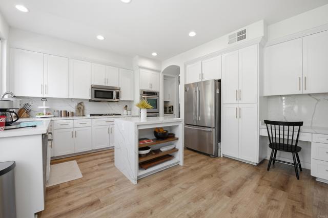 Detail Gallery Image 4 of 20 For 2639 El Granada Rd, Chula Vista,  CA 91914 - 6 Beds | 4 Baths