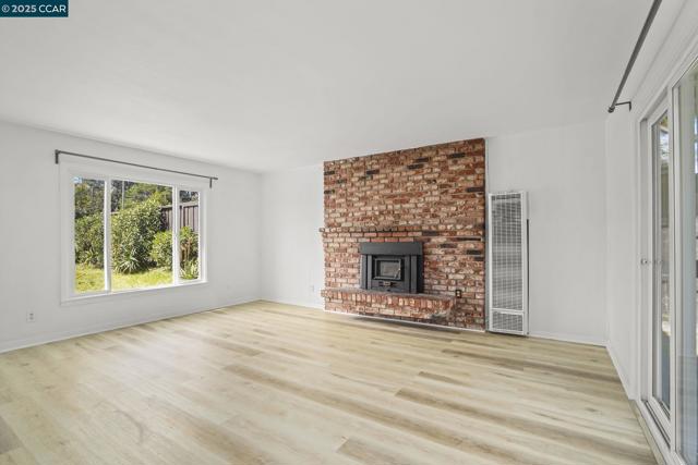 742 La Paloma Rd, El Sobrante CA: https://media.crmls.org/mediaz/62d581ea-bdf8-47cb-b892-8d29c40a6dac.jpg