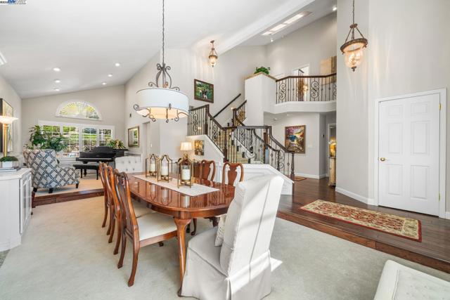 639 Canyon Crest Rd East, San Ramon CA: https://media.crmls.org/mediaz/62d5a875-a5a3-4793-a9f2-e350bbca75a5.jpg