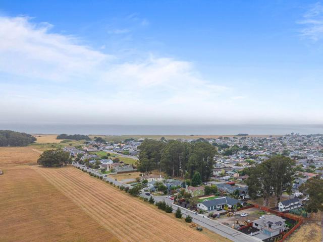 575 Seymour Street, Half Moon Bay CA: https://media.crmls.org/mediaz/62d64a92-7a15-43a1-8d58-86ae75ff84e1.jpg