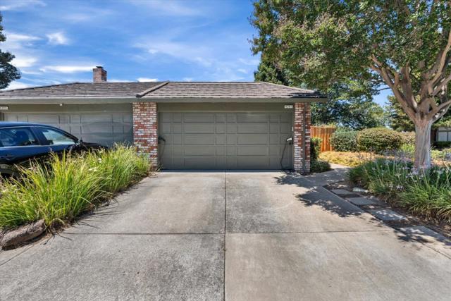 4241 Sora Terrace, Fremont CA: https://media.crmls.org/mediaz/62d6629d-e70d-4a7d-806a-3d699c4a3eef.jpg