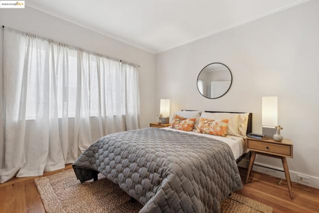 608 Colusa Ave, Berkeley CA: https://media.crmls.org/mediaz/62d6fe73-f3e7-4b61-9d79-1bbb1011a1d8.jpg