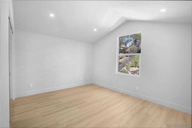 1120 Parkview Dr, Oceanside CA: https://media.crmls.org/mediaz/62d86ebb-0db0-4ec5-b615-25db841d2122.jpg