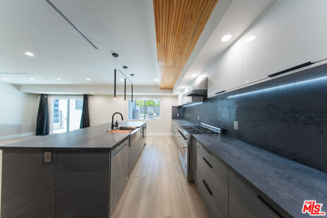 17443 Valerio Street, Van Nuys CA: https://media.crmls.org/mediaz/62d88d82-4d75-479d-97b7-dab38d1bd832.jpg