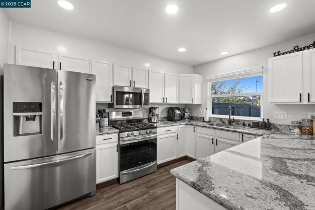 1627 Livingston Ln, Richmond CA: https://media.crmls.org/mediaz/62d93eb8-a452-41c6-850d-3d35b1c45e66.jpg
