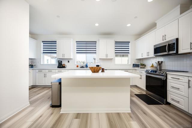 210 Liberty Way, Oceanside CA: https://media.crmls.org/mediaz/62d965ca-68cb-45cb-b85c-8a39df9b9d30.jpg