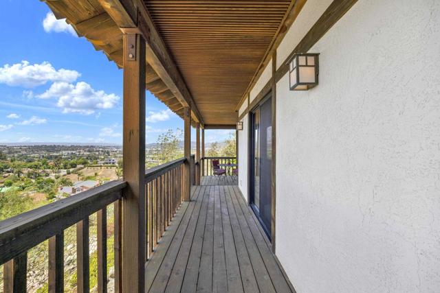 1310 Miracielo Court, San Marcos CA: https://media.crmls.org/mediaz/62d966d2-7708-42bc-910f-a5fde296e61e.jpg