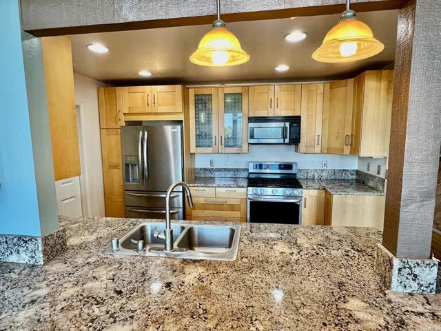 Detail Gallery Image 7 of 55 For 880 Crest View Rd, Vista,  CA 92081 - 4 Beds | 2/2 Baths