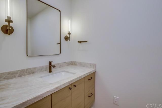 5380 Los Robles Drive, Carlsbad CA: https://media.crmls.org/mediaz/62da7a28-dc42-46b2-86f2-ae8262ad74a2.jpg