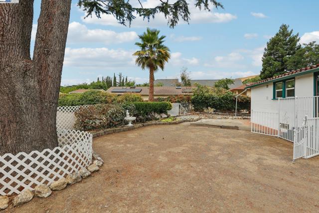 11768 Main St, Sunol CA: https://media.crmls.org/mediaz/62db3048-3460-4970-902e-3dbb62ea7bea.jpg