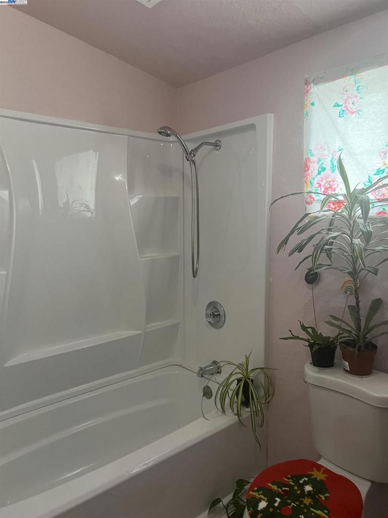https://media.crmls.org/mediaz/62db3b8b-67ce-4ea7-bfbb-521a800c2063.jpg?preset=X-Large