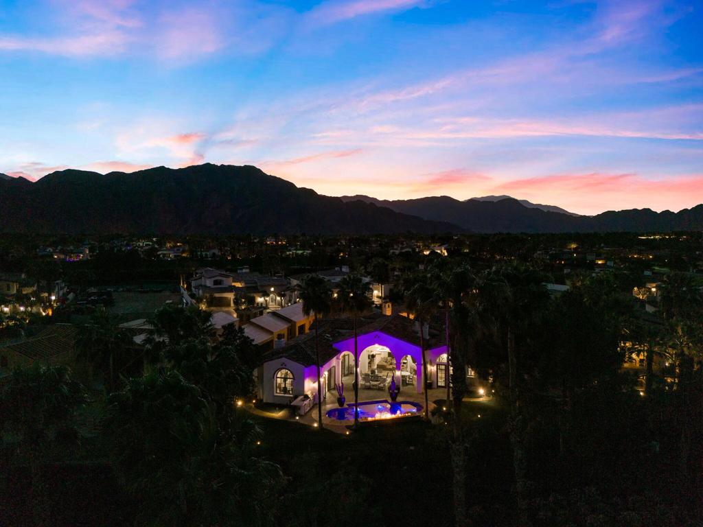 https://media.crmls.org/mediaz/62db41c2-99ff-44c0-a89d-37e9c343722d.jpg?preset=X-Large