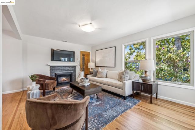 1708 Derby St, Berkeley CA: https://media.crmls.org/mediaz/62db4271-17e9-4c28-8c0f-67c54a9711c8.jpg