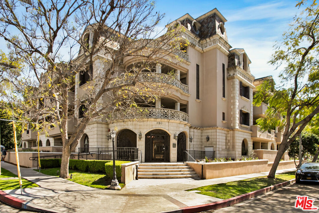 850 N Croft Avenue #104