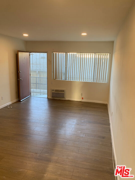 1522 Dixon Street, Glendale CA: https://media.crmls.org/mediaz/62dbb69c-ebd1-47f1-90b1-748170448e6b.jpg