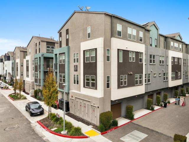 581 Yale Way, San Jose CA: https://media.crmls.org/mediaz/62dc1ece-1f9b-4cf0-aa77-da181648066e.jpg