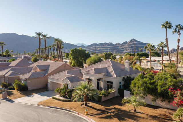 78970 Del Monte Court, La Quinta CA: https://media.crmls.org/mediaz/62dcbfb6-ea5b-4c1c-bf0c-ca2d25e96524.jpg