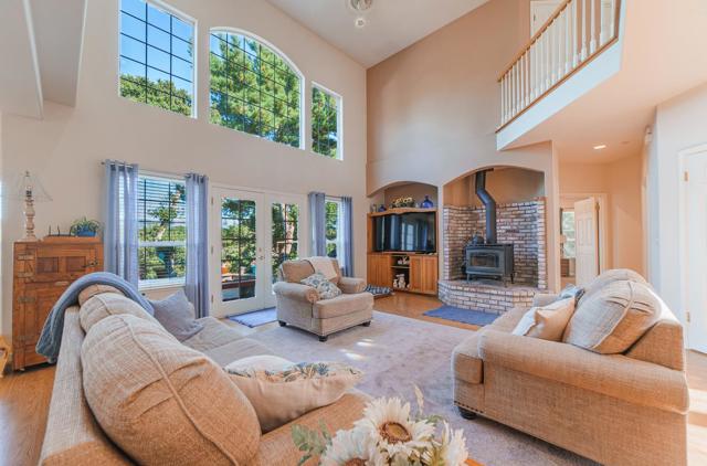 8631 Woodland Heights Court, Salinas CA: https://media.crmls.org/mediaz/62dcdaf8-0f00-4989-b365-23c95d45ce4a.jpg