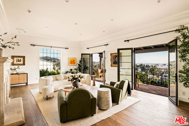 7020 La Presa Drive, Los Angeles CA: https://media.crmls.org/mediaz/62dcfcd2-f419-4243-a62c-1feb57999657.jpg