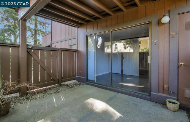 824 Camelback Pl, Pleasant Hill CA: https://media.crmls.org/mediaz/62dd1392-b618-4bae-a4ec-4409fc182176.jpg