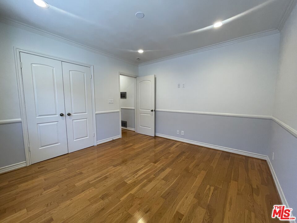 https://media.crmls.org/mediaz/62dd30c8-3a13-4d69-9e2f-ede9f1e18465.jpg?preset=X-Large