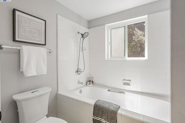 Image 10 of 26 For 419 Saint Emilion Ct