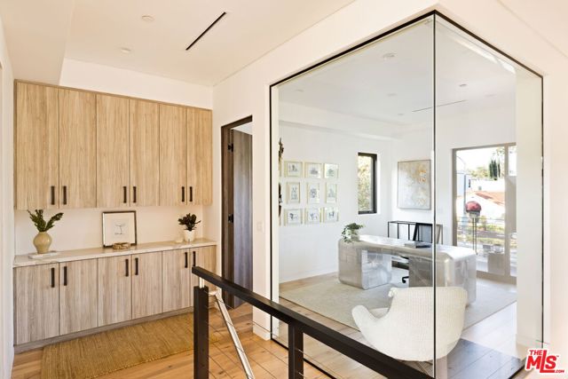 425 N Alfred Street, Los Angeles CA: https://media.crmls.org/mediaz/62ddda56-fc4f-4d21-a6be-84478b39623d.jpg