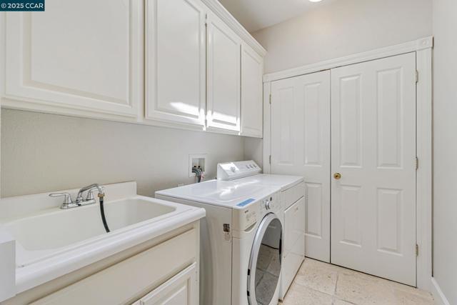 631 La Vista Rd, Walnut Creek CA: https://media.crmls.org/mediaz/62de3046-c22b-4cdb-9ce0-0359a0f969fa.jpg