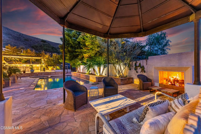 6144 1/4 Chesebro Road, Agoura Hills CA: https://media.crmls.org/mediaz/62de3ad4-af20-4d2c-815b-22ad3f295e5c.jpg
