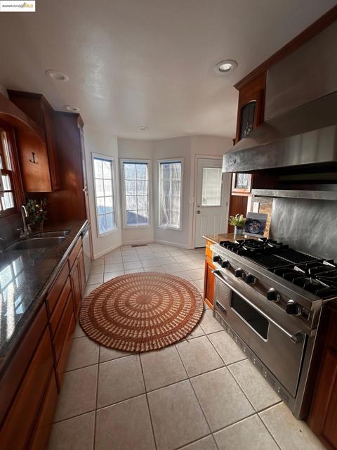 869 Lassen St, Richmond CA: https://media.crmls.org/mediaz/62df98a8-f836-4744-91ff-9da1a086fb99.jpg