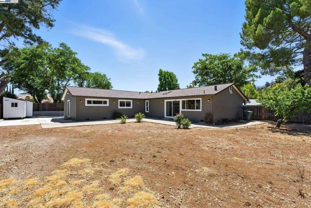 5701 Lewis Way, Concord CA: https://media.crmls.org/mediaz/62dff369-29c1-41c4-9bcd-eae955b93a0b.jpg