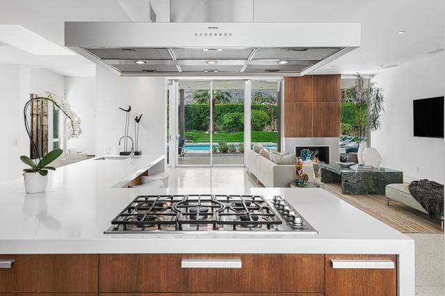633 N Belardo Road, Palm Springs CA: https://media.crmls.org/mediaz/62e19d0f-2c74-4564-920b-c23f561905d6.jpg