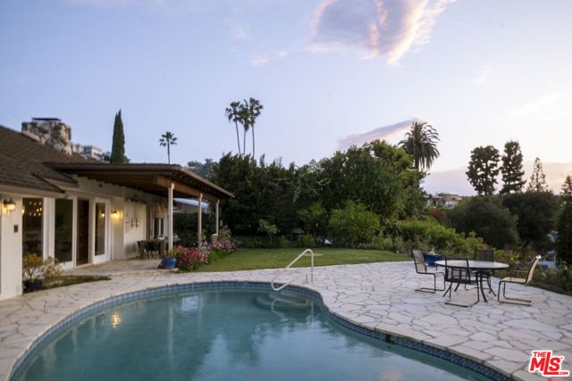16303 Mandalay Drive, Encino CA: https://media.crmls.org/mediaz/62e1a053-912a-46fb-85c8-67d0eb4adb0c.jpg