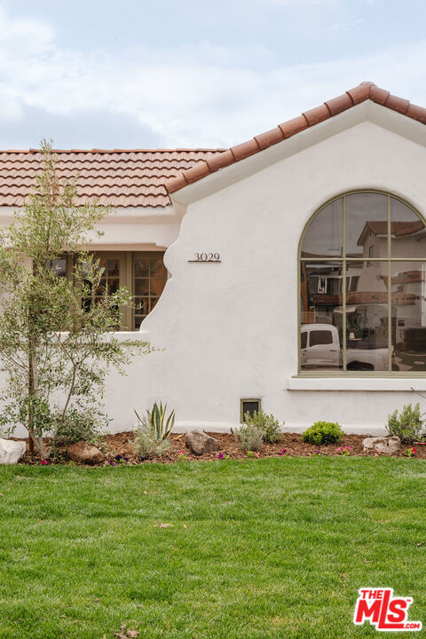 3029 S Norton Avenue, Los Angeles CA: https://media.crmls.org/mediaz/62e1bdc2-42be-48b7-8512-c6f4017116e1.jpg