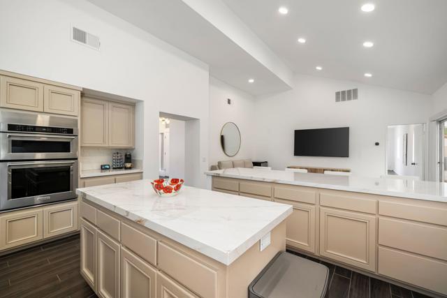 56765 Merion, La Quinta CA: https://media.crmls.org/mediaz/62e1da59-a3ea-4d91-97ed-885756cdfac7.jpg