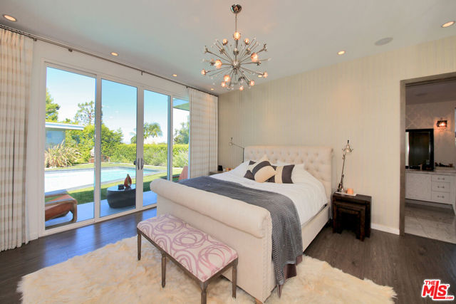 3054 Elvido Drive, Los Angeles CA: https://media.crmls.org/mediaz/62e1fc70-2f8c-46a7-b557-bc83d9e89409.jpg